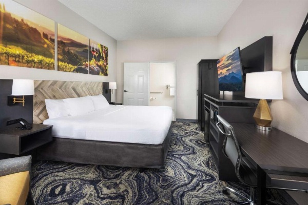 Clarion Inn Biltmore Village image 18