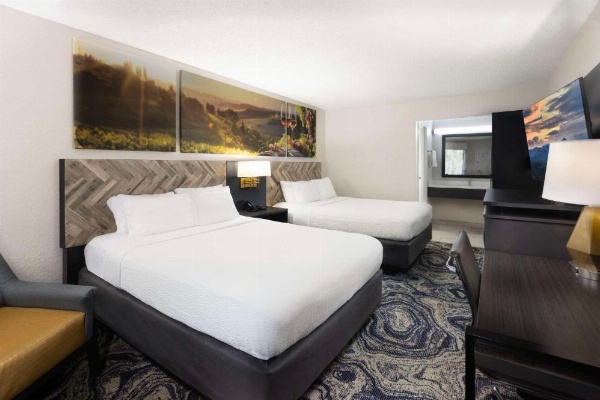 Clarion Inn Biltmore Village image 24